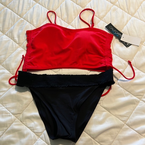 Bikini - Picture 1 of 5